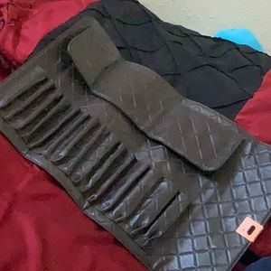 Tri-fold brush holder